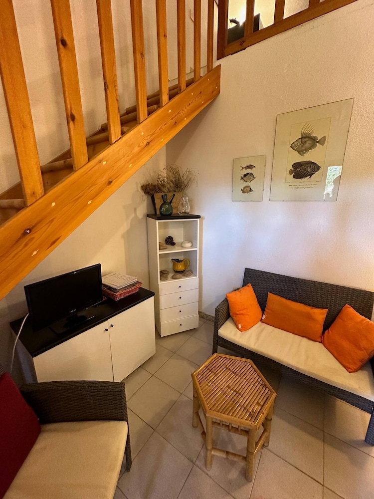 San Teodoro 7 Sleeps Asfodeli Holiday Apartment view 2