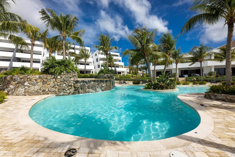 NEW Casa Luna Luxury Apartment at Blue Bay