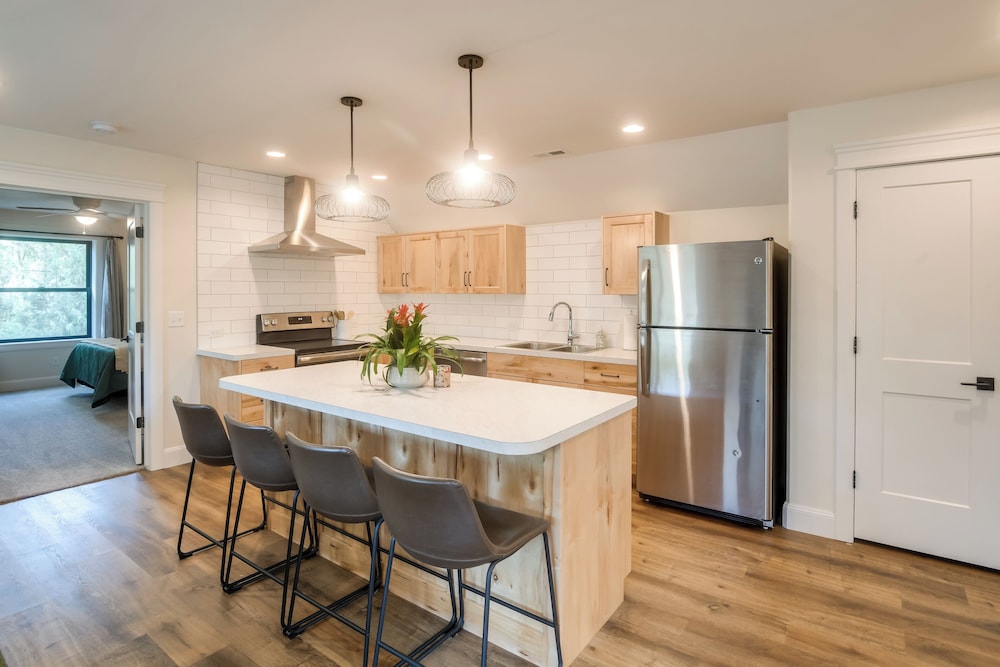 Ski, Hike, Explore: Modern Guest Suite in Rigby