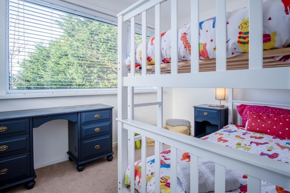 Taliesin - 5 Bedroom Holiday Home - Tenby