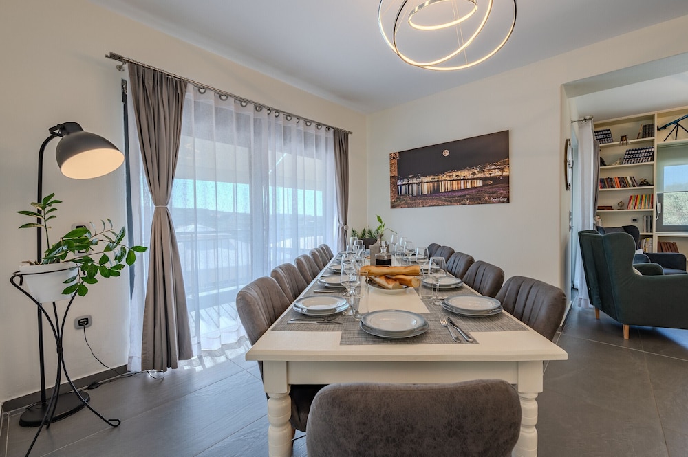 3a's Family Luxury Villa