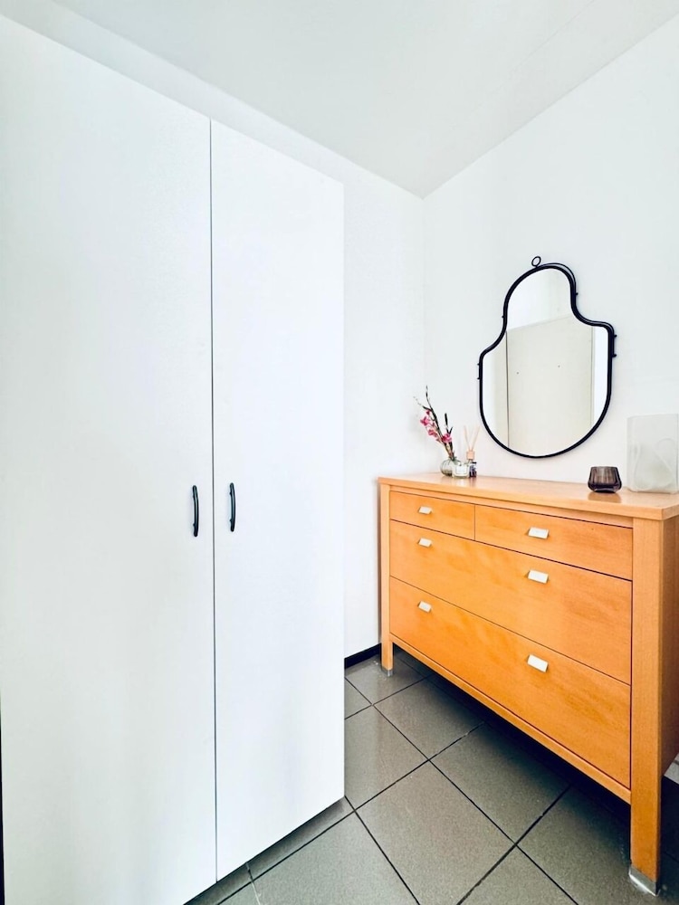 7 private Rooms in a spacious Villa