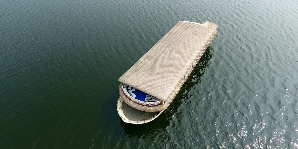 Upper Deck Houseboat view 4
