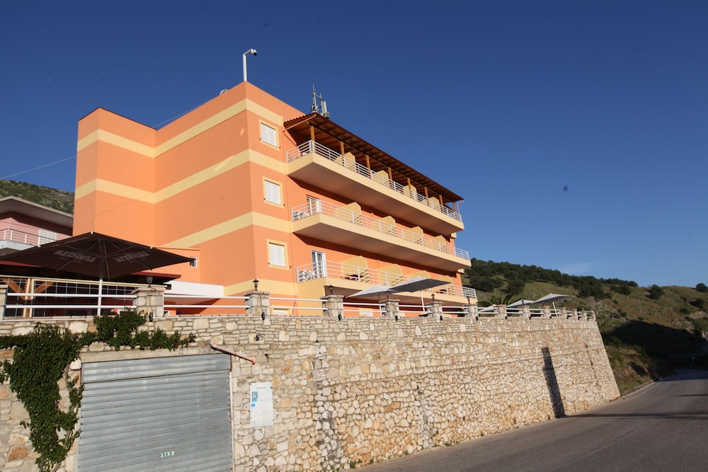 Karos Hotel Llaman