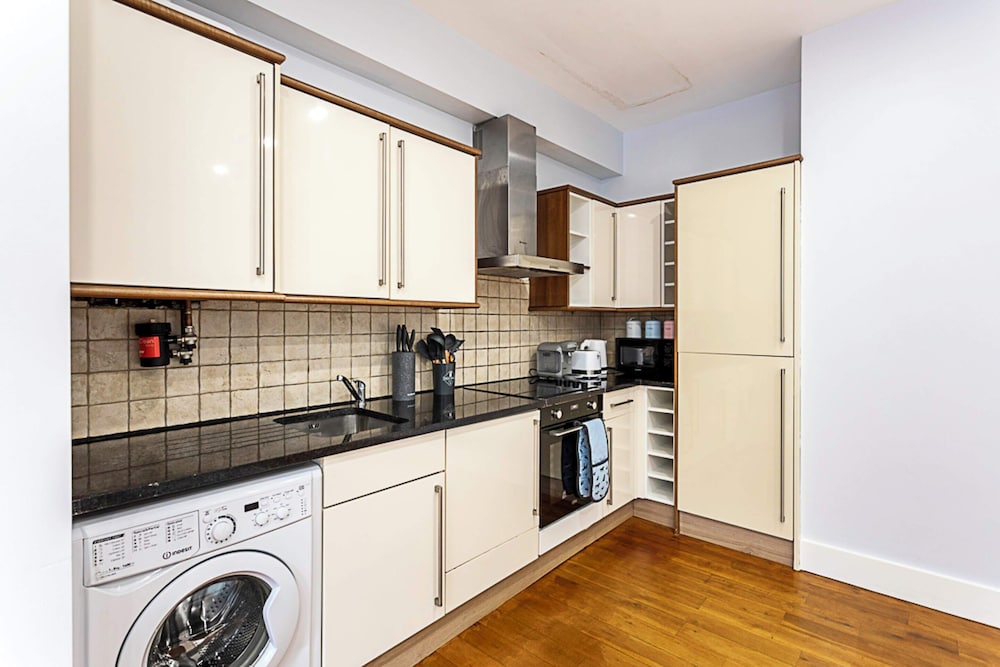 Modern Clapham Apartment