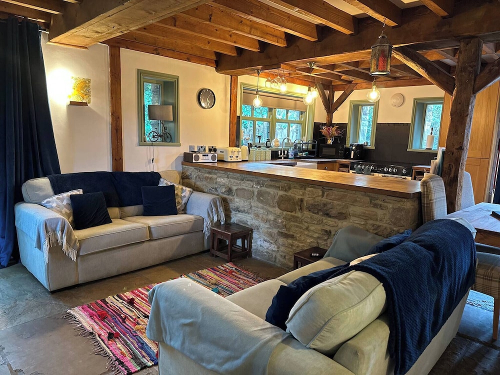 ๐ฟ Quaint Country Cottage With Valley Views, Dog-friendly & Horse-friendly