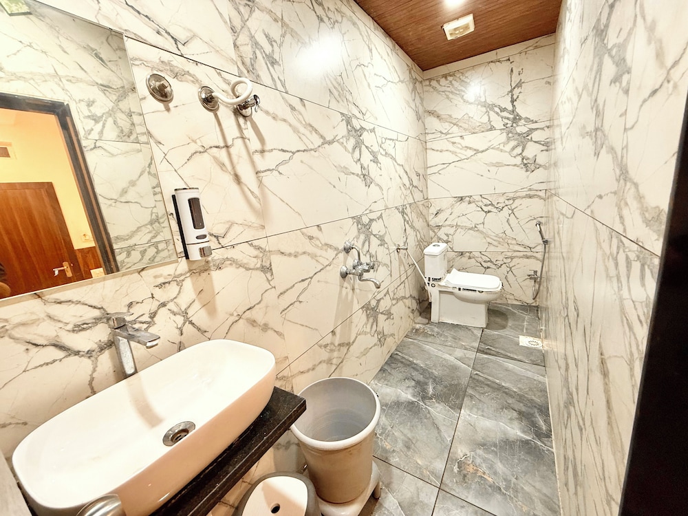 Prime Located Hotel F T Palace