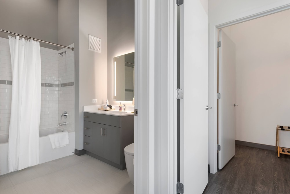 Cloud9 2x1 Apartments Fulton Market The Pop