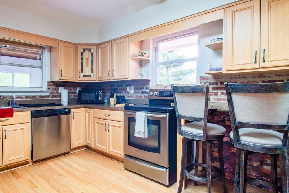 5-br Home National Harbor MGM Casino Outlets view 5