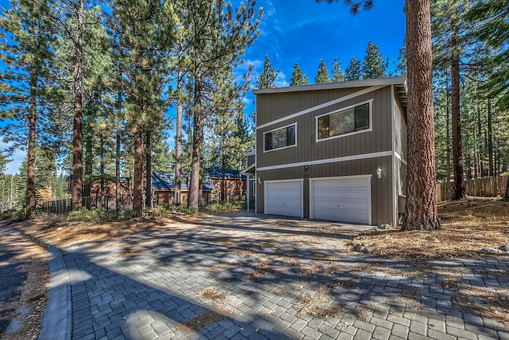 121m The Meadow Drive Home 5 Bedroom Home