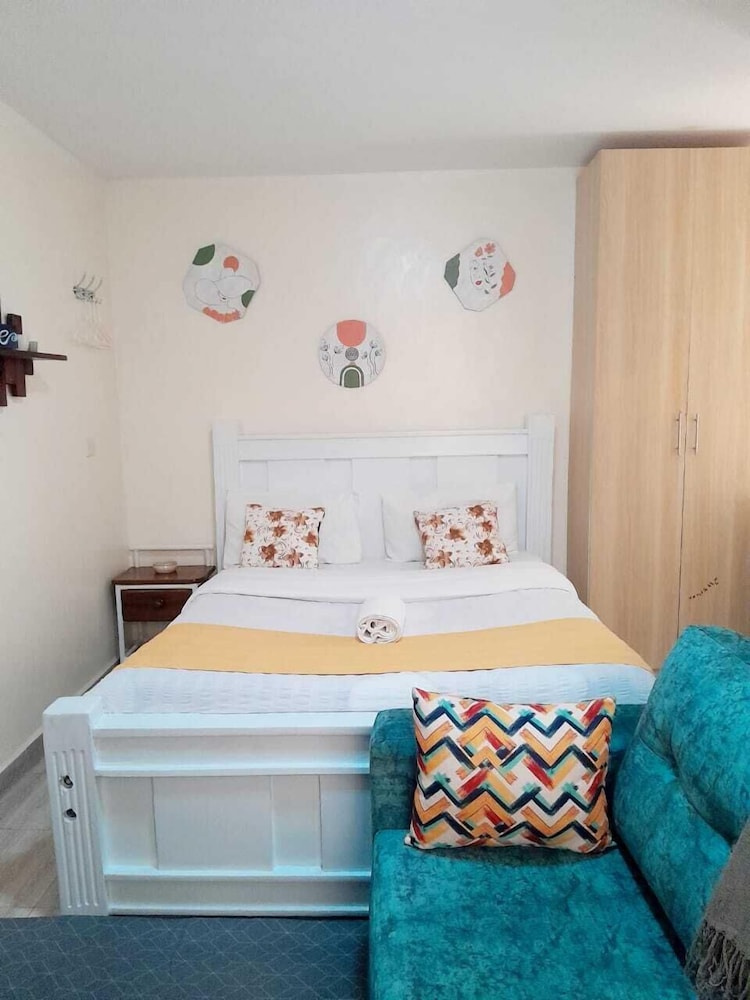 Lux Suites Chapell Hill Apartments view 2