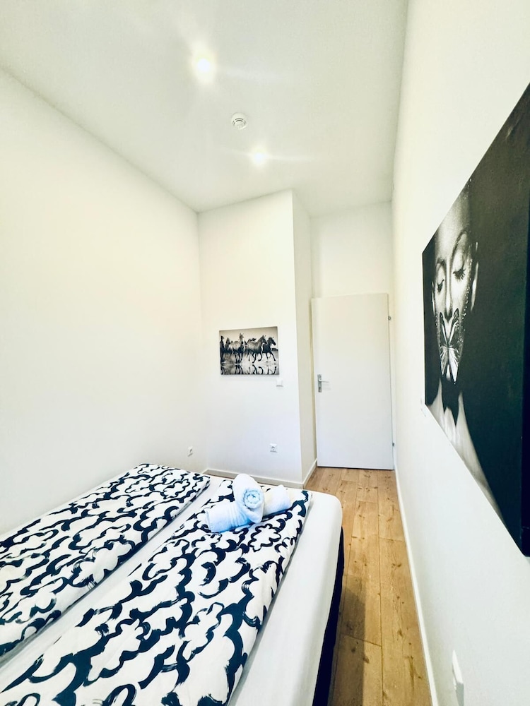 Spacious 3BR Near Kaufpark Alterlaa