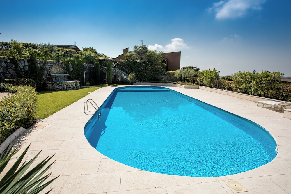 Terraced House With Shared Pool