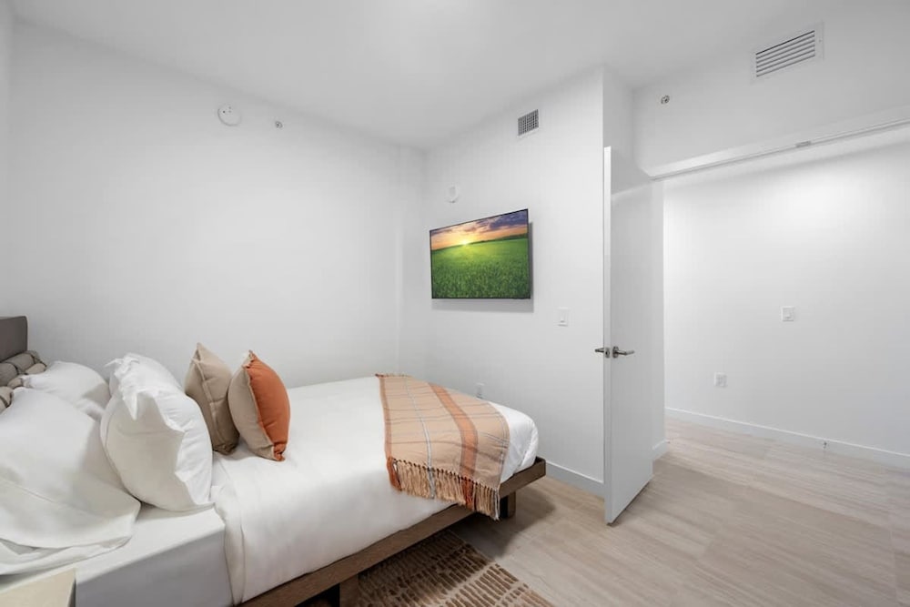 NOK Fantastic 1 BR Den in Miami