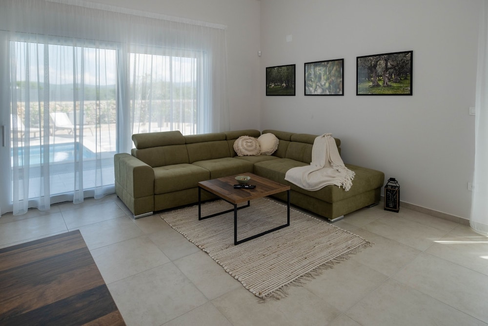 Holiday House Jewel With Private Pool
