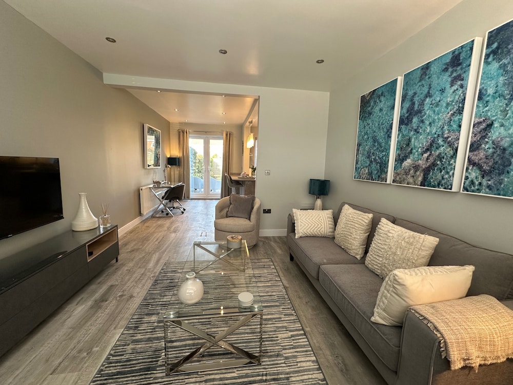 Stylish, Contemporary Home in Earl Shilton