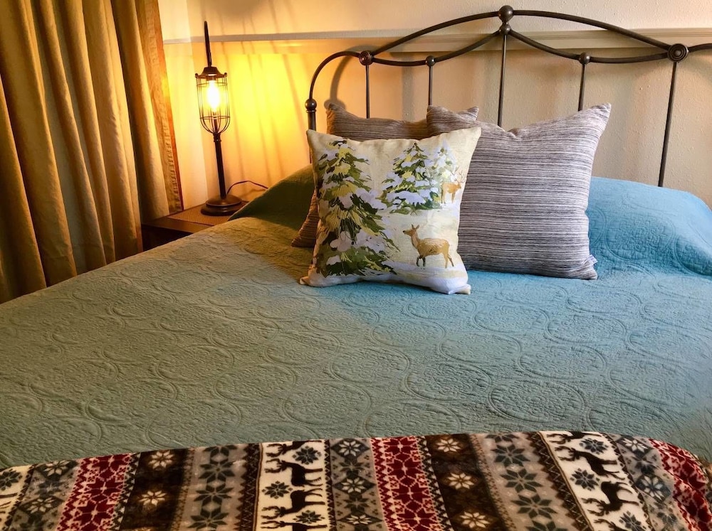 Ashland Vacations - Mountain Pine Cabin - Sleeps 6 - Pet Friendly - Property Image 21