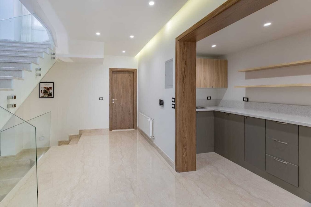7BD Villa With Pool & Garden