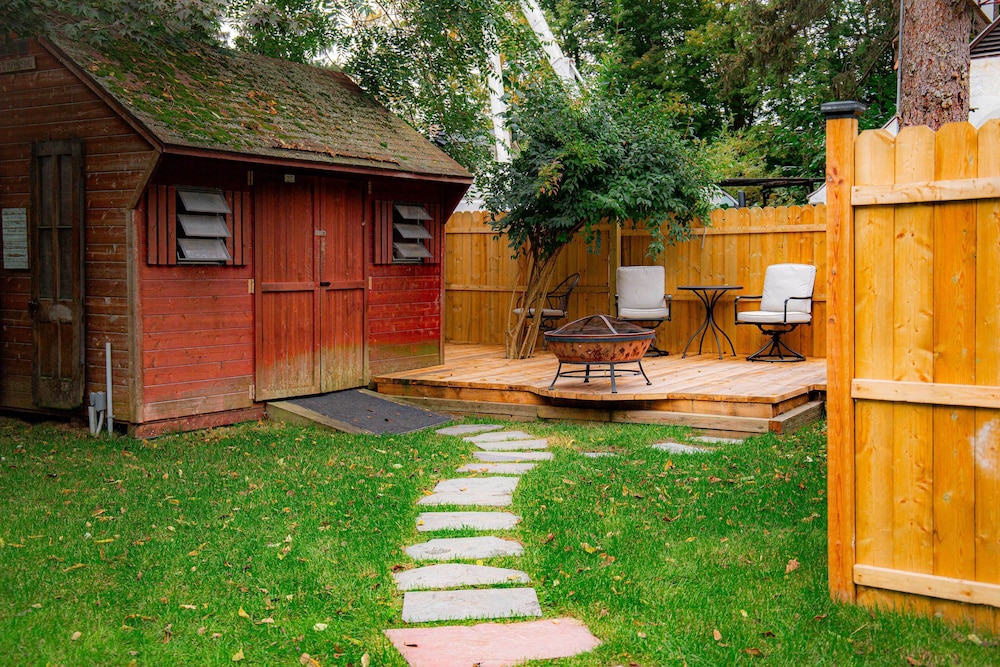 Spacious Home w/ Yard & Patio, 2 Mi to Dtwn Troy