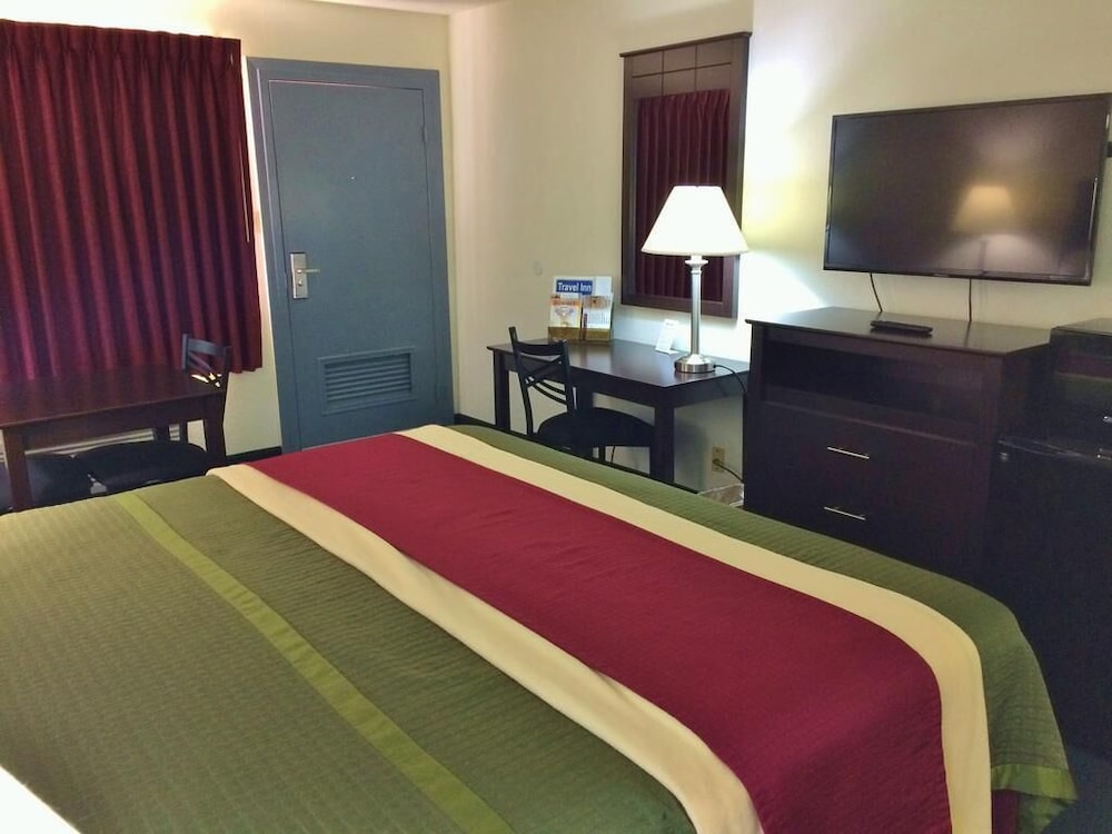 Travel Inn & Suites view 4