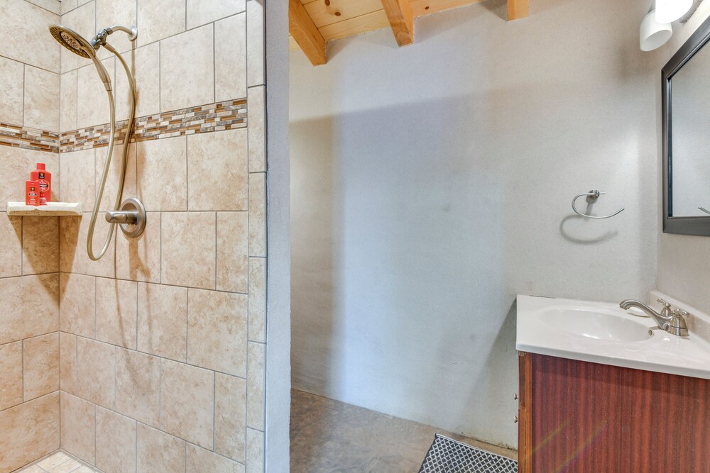 Game Room, Media Room & Pool: Luxe Villa in Craig!