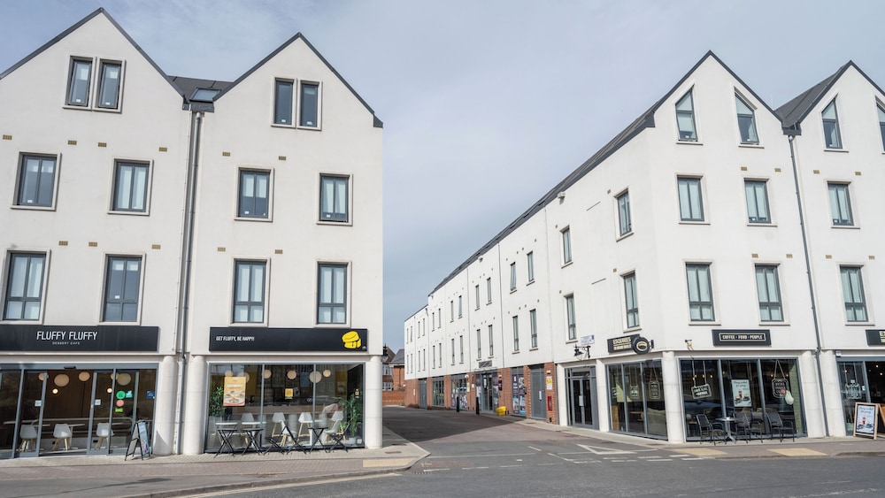 Students Only Straits Egham - 40 mins to Waterloo - Direct Bus to Heathrow