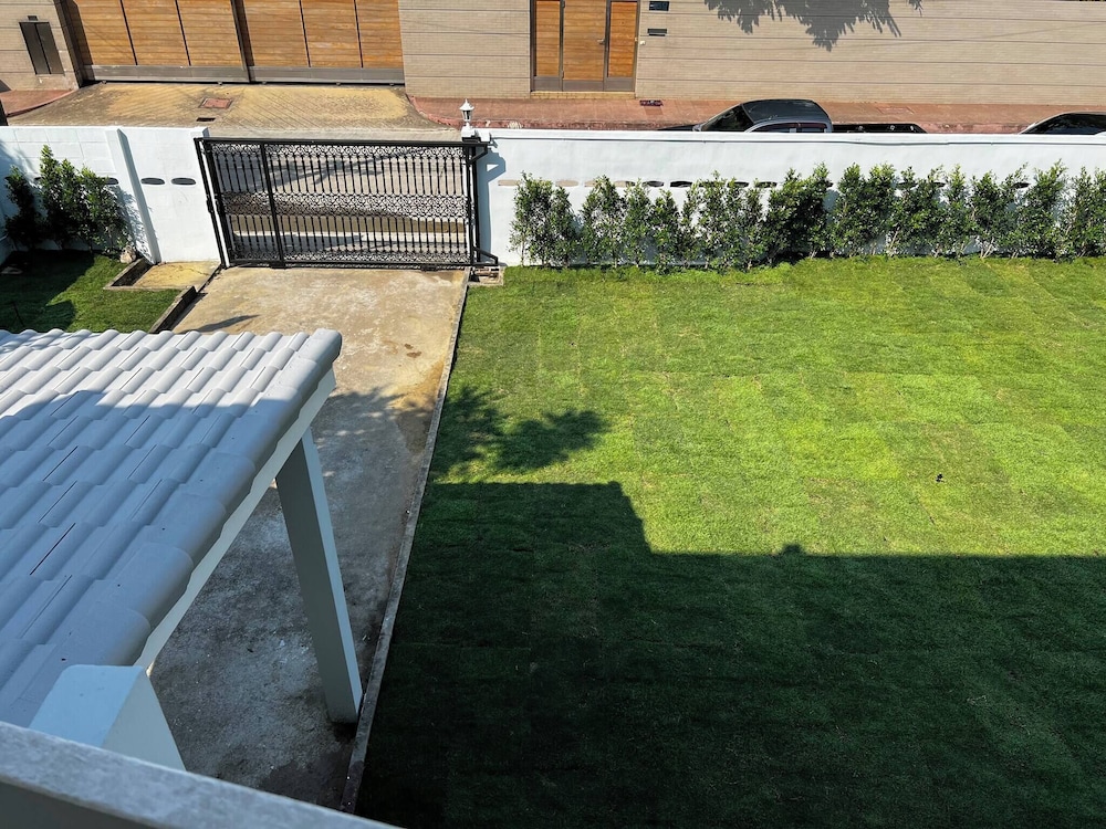 5 Beds 452sqm With Private Garden Pet-friendly Cctv Quiet and Homey