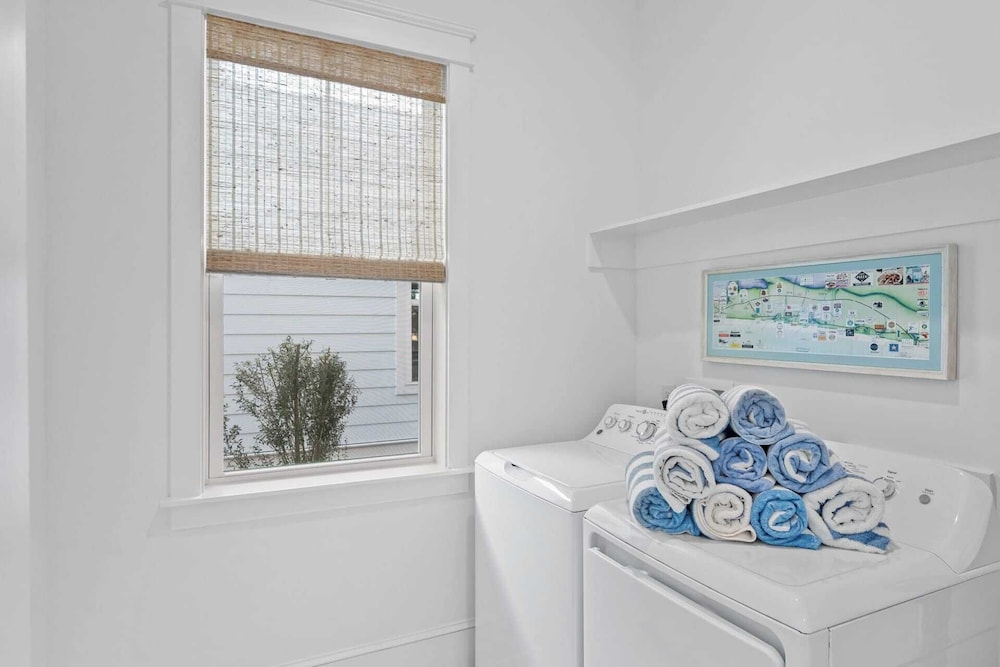 Walk to the Beach, Pool, 5bdr, 3 Porches Beach Sea-ker's Retreat by Avantstay