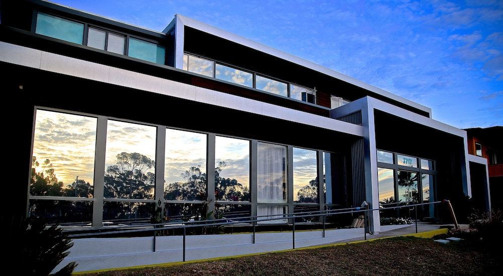 House of Trestles - Hostel