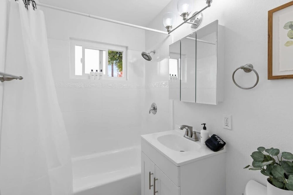 @ Marbella Lane - Modern 3broasis in Siliconvalley