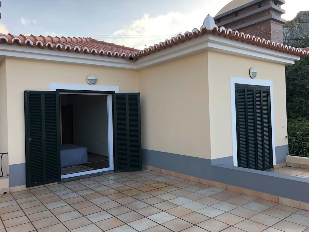 P Delgada 3-bed House, Sleeps 6, Parking & Seaview view 2