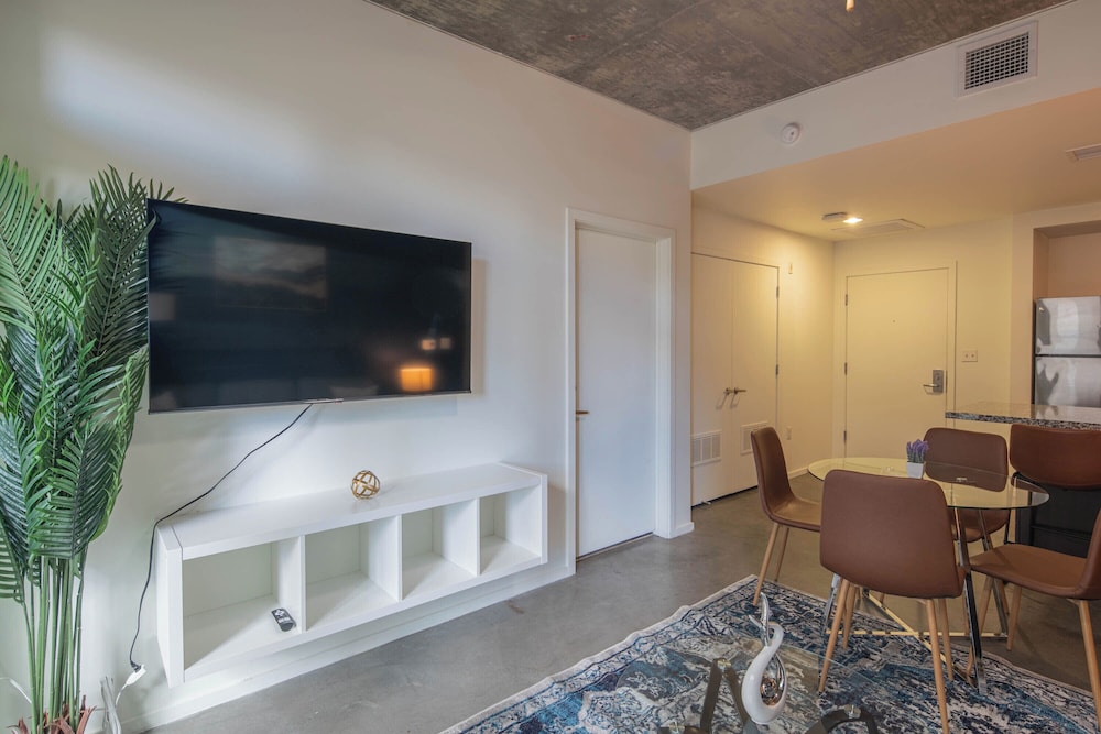 ROVE LIVING/KL - Roosevelt Point