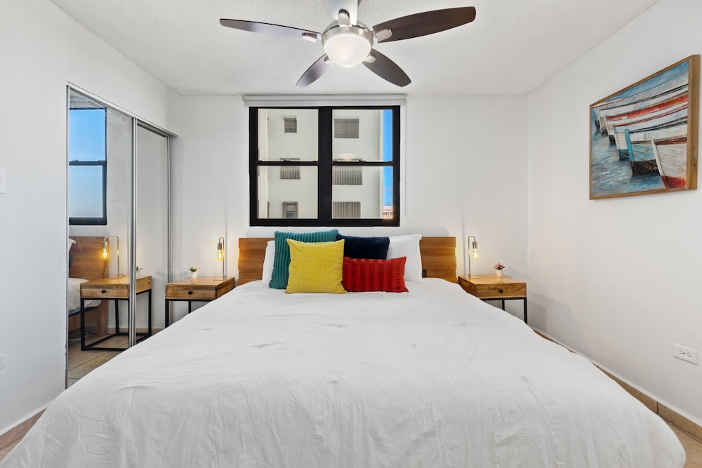 Otium Stay Steps From the Beach City Views Pet Friendly