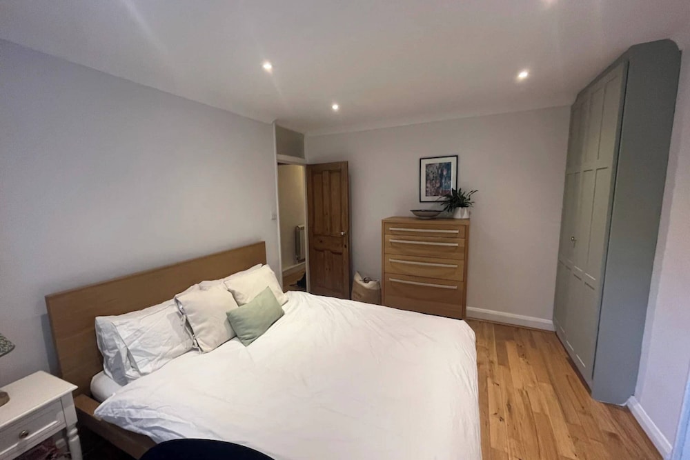 Beautiful 1BD Flat With Garden - Kentish Town