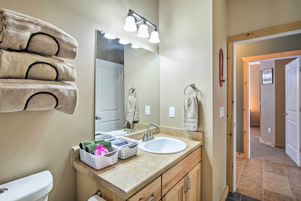 Cadillac Vacations - Family-friendly Lake Mitchell Oasis: Hike  Ski! - Property Image 1