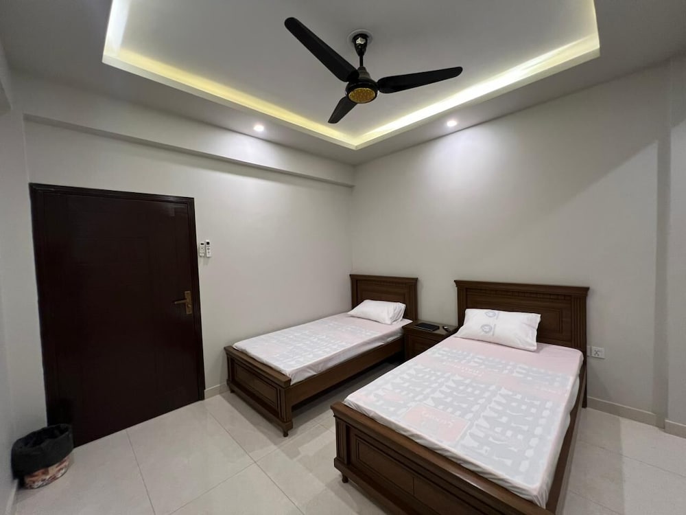 Prestige Comfort Apartments Separate Lounge With Newly Bath With Reception