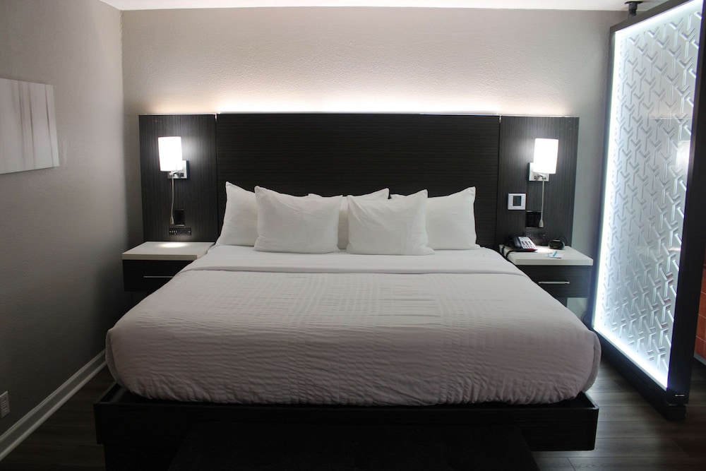 Marshall Vacations - Clarion Pointe Marshall - Property Image 23