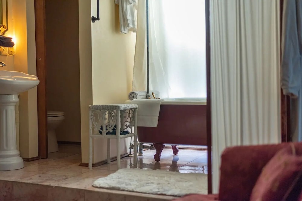 Engadine Inn  Cabins - Property Image 93