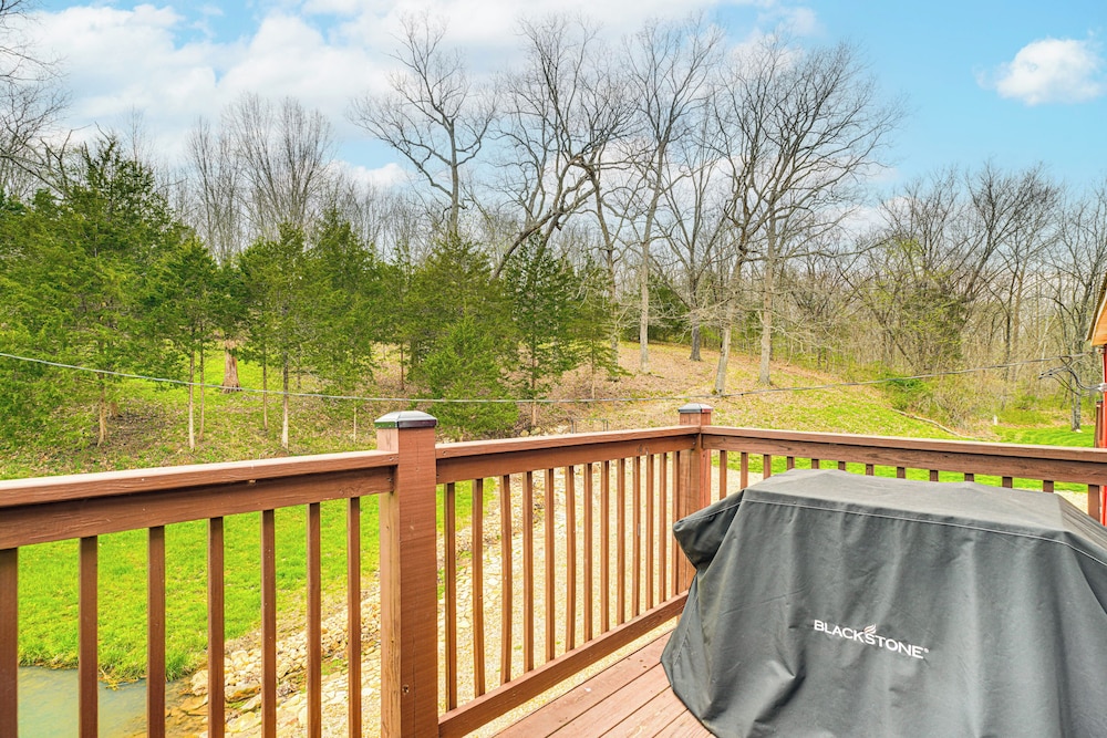 'the Lodge at Crider Creek' Getaway on 140 Acres!