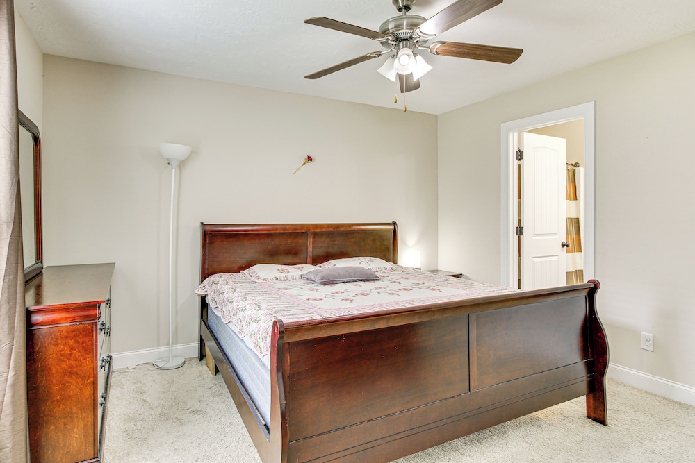 7 Mi to Dtwn Augusta: Townhome Near Shops & Eats!