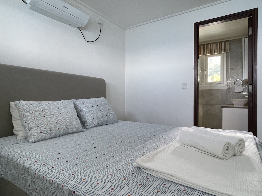 VallonEnd Beach Front Villa photo 2