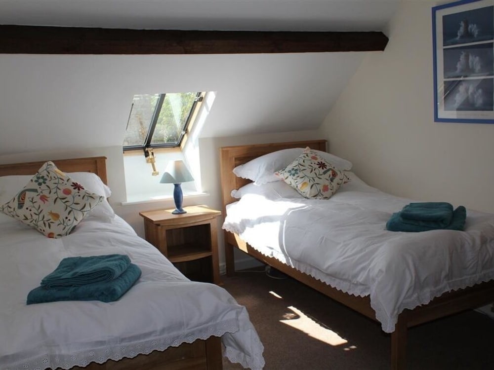 Droop Farm Cottage view 5