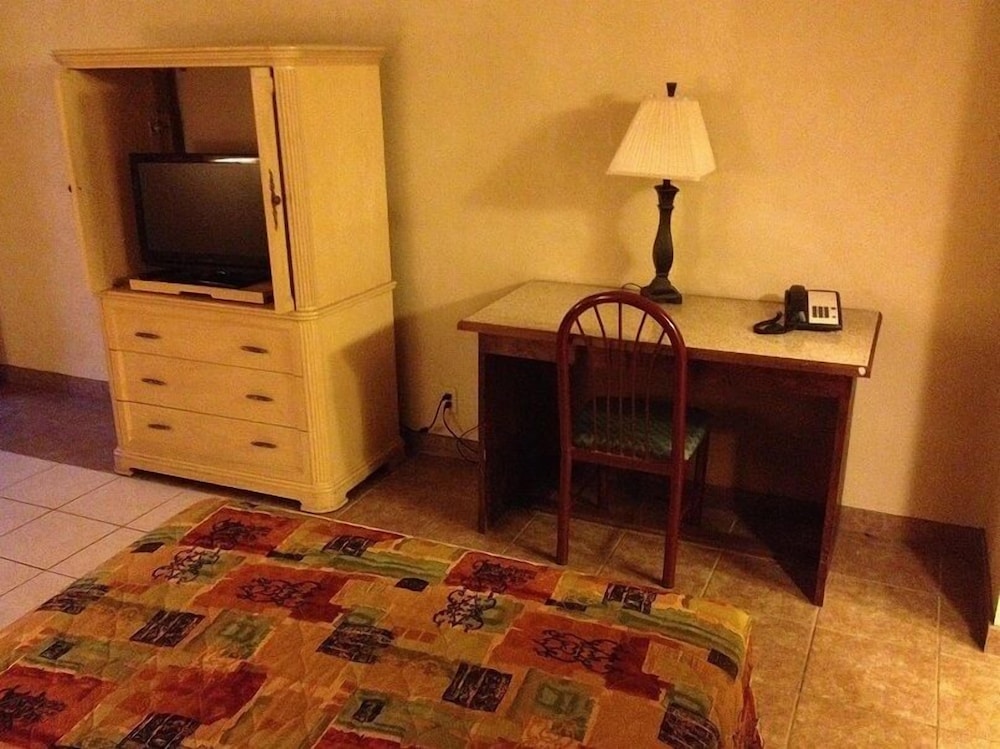 Su Casa Inn & Suites