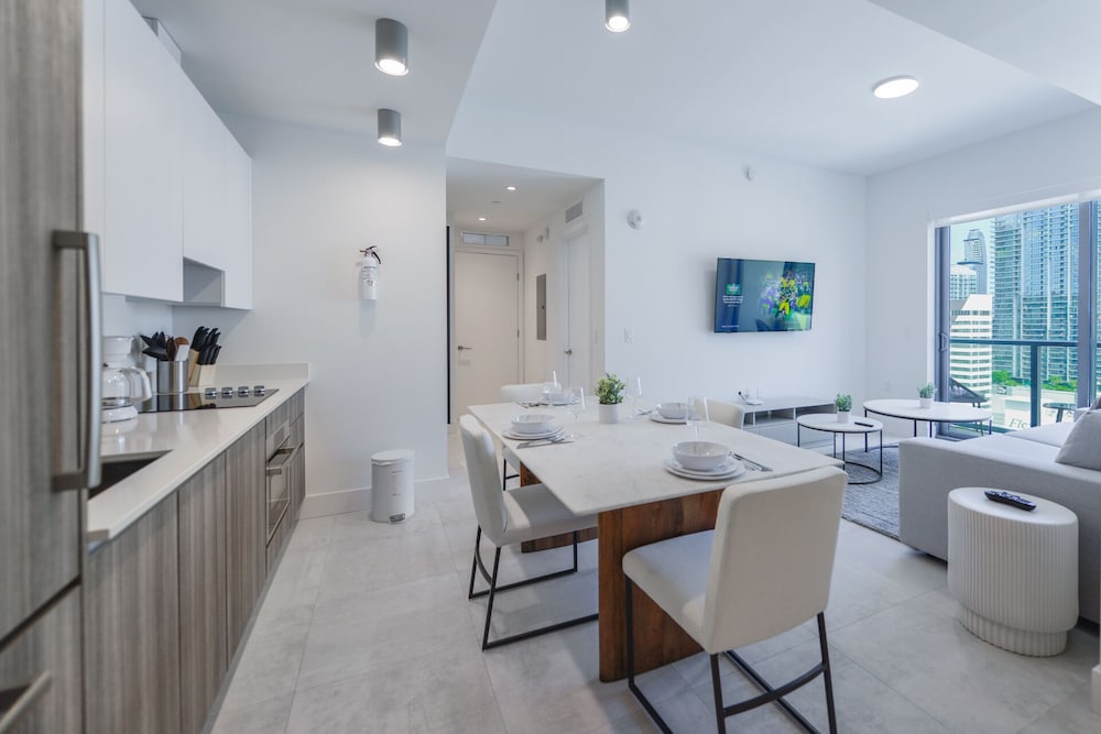 Top Location Stunning Condo in Brickell