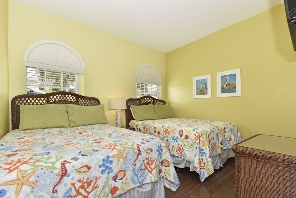 Spacious 4br Villa W/ Pool & Games Room, 3 Miles From Disney 4 Bedroom Villa