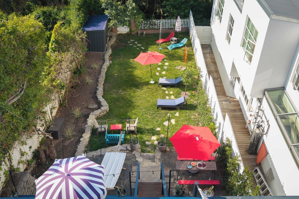 Chic LA Hideaway w/ Soaking Tub, Firepit Lounge & Tranquil Backyard