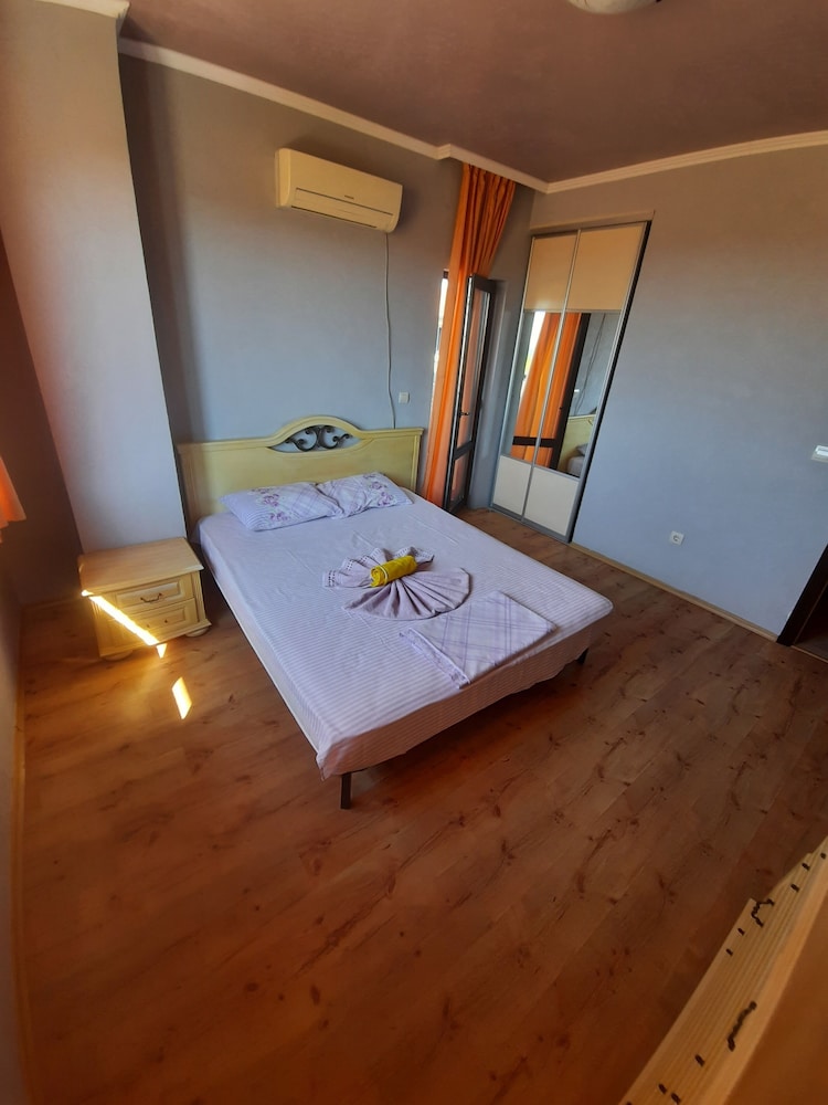 Beautiful 2-bed Villa in Cholakova Cheshma view 2