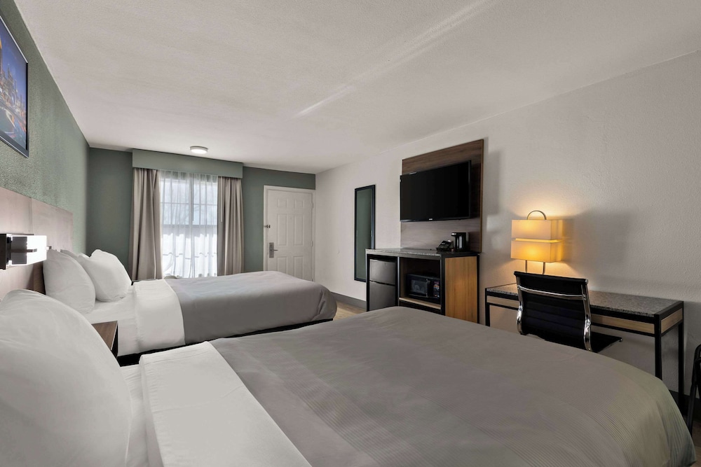 Monroe Vacations - Quality Inn - Property Image 41