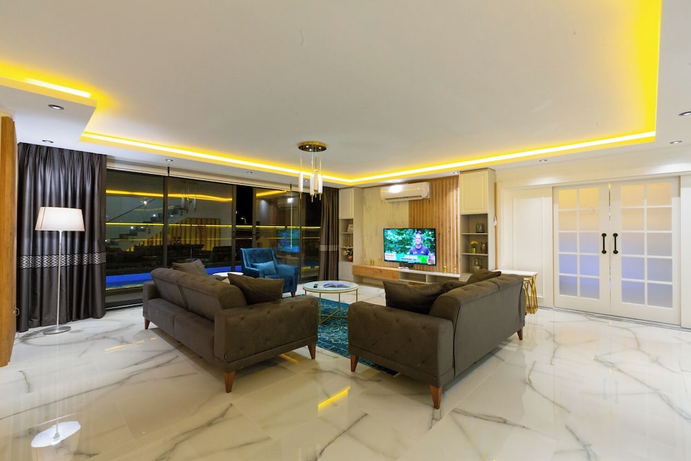 Villa White House