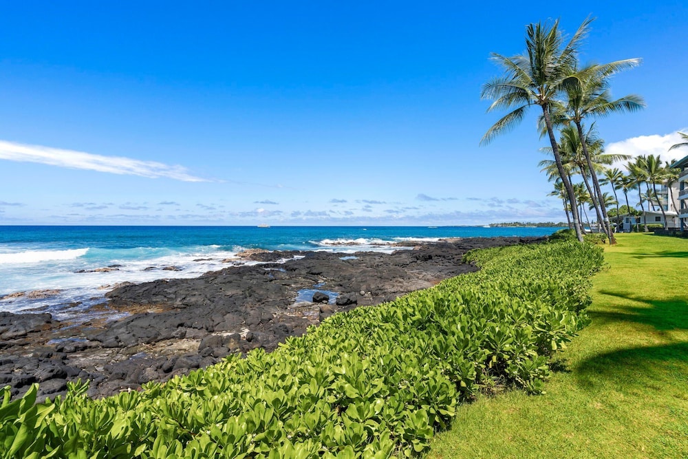 Easy Walk to Town Ocean Front AC & Wifi - Vrkcv